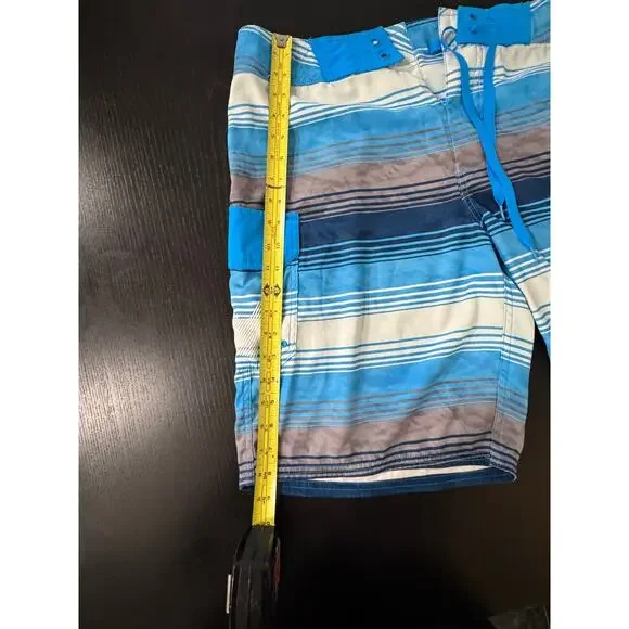 Under Armour Heat Gear Blue Loose Swimming Shorts size 36 - Picture 3 of 4